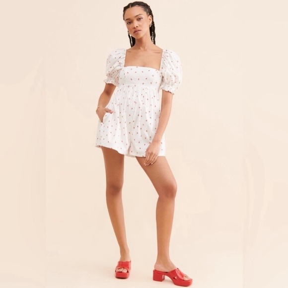 Selkie x Anthropologie Strawberry Puff Sleeve Romper Size M - Picture 1 of 8
